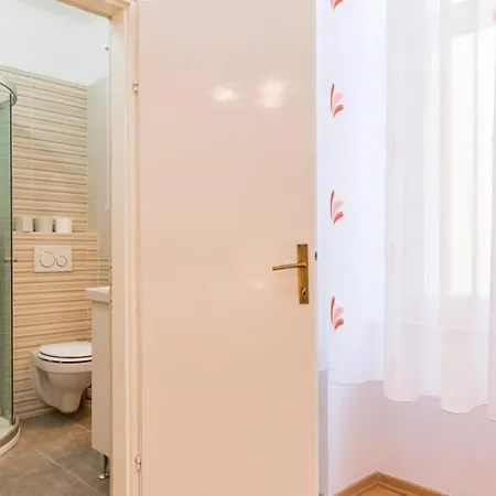 Art Nouveau Near Arena- Charming Place For Couples *