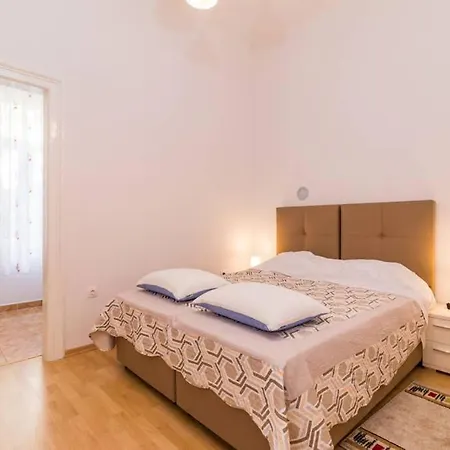 Art Nouveau Near Arena- Charming Place For Couples Apartment *